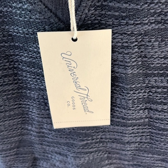 NWT Universal Thread Women’s Charcoal Gray Sleeveless Top Size Medium - Picture 4 of 9